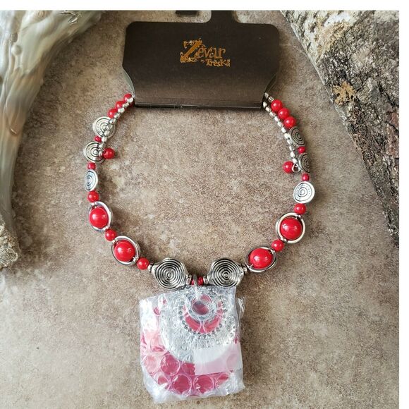 Zevar by TRESKA red beaded medallion boho tribal choker statement necklace NEW - Picture 2 of 2